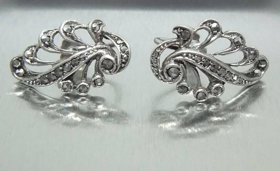 A CLASSY VINTAGE 1970`S PAIR OF SOLID SILVER SCREW ON EARRINGS SET WITH MARCASITE !! FREE COMBINING
