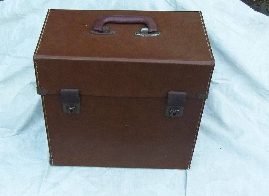 A totally cool vintage LP case in great condition