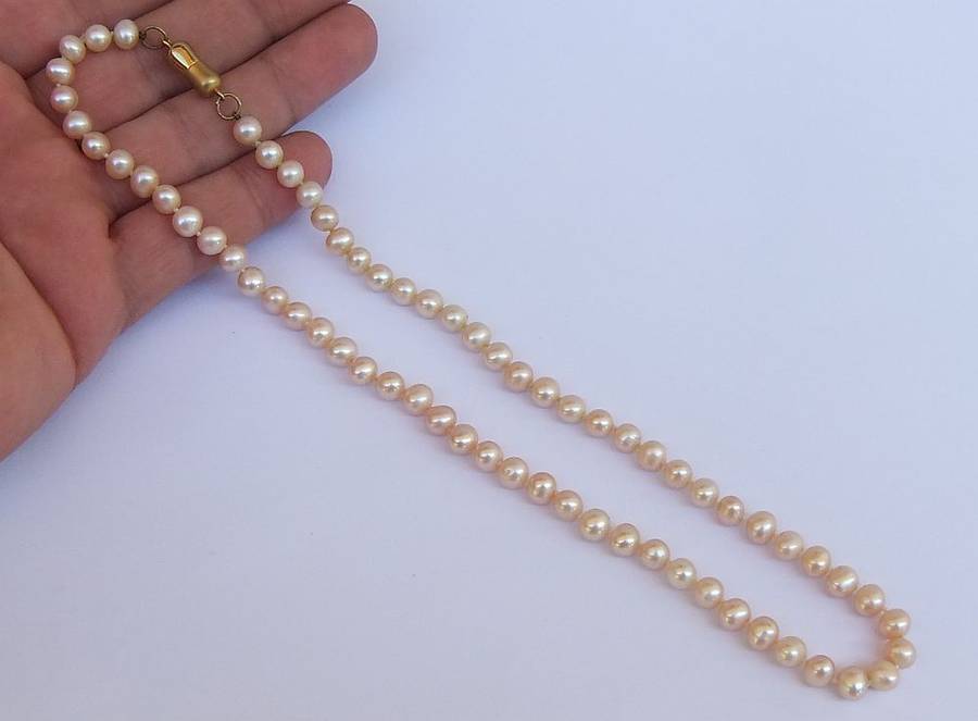 MUST SEE !! AN ELEGANT VINTAGE STYLE GENUINE FRESHWATER PEARL NECKLACE WITH MAGNETIC CLASP !! WOW