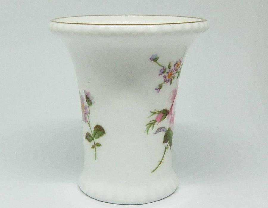 A beautiful vintage porcelain posy vase by Royal Crown Derby in excellent condition