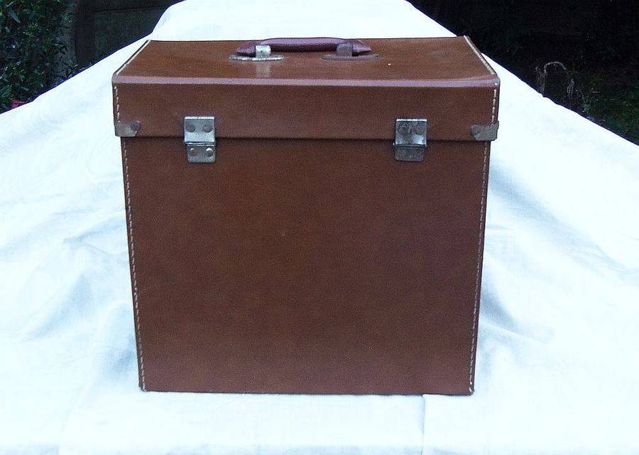 A totally cool vintage LP case in great condition