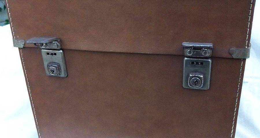 A totally cool vintage LP case in great condition