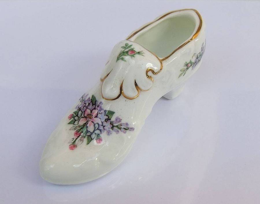 A very charming vintage porcelain trinket holder modelled as a Victorian shoe by Royal Albert