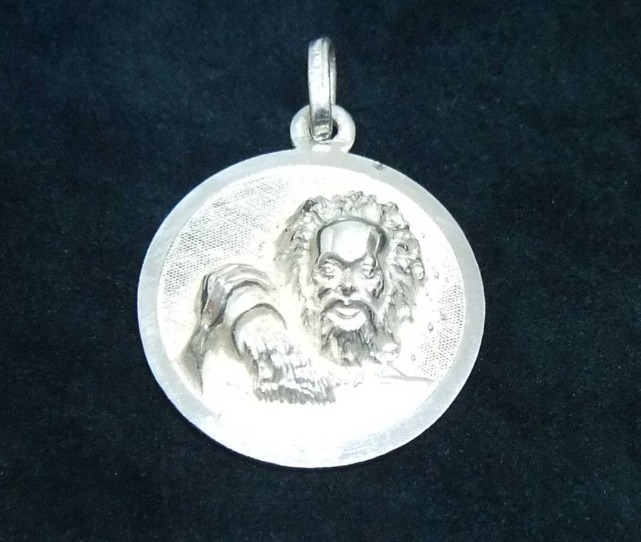 A VINTAGE SOLID STERLING SILVER ""AQUARIUS"" STAR SIGN PENDANT - ZODIAC 3