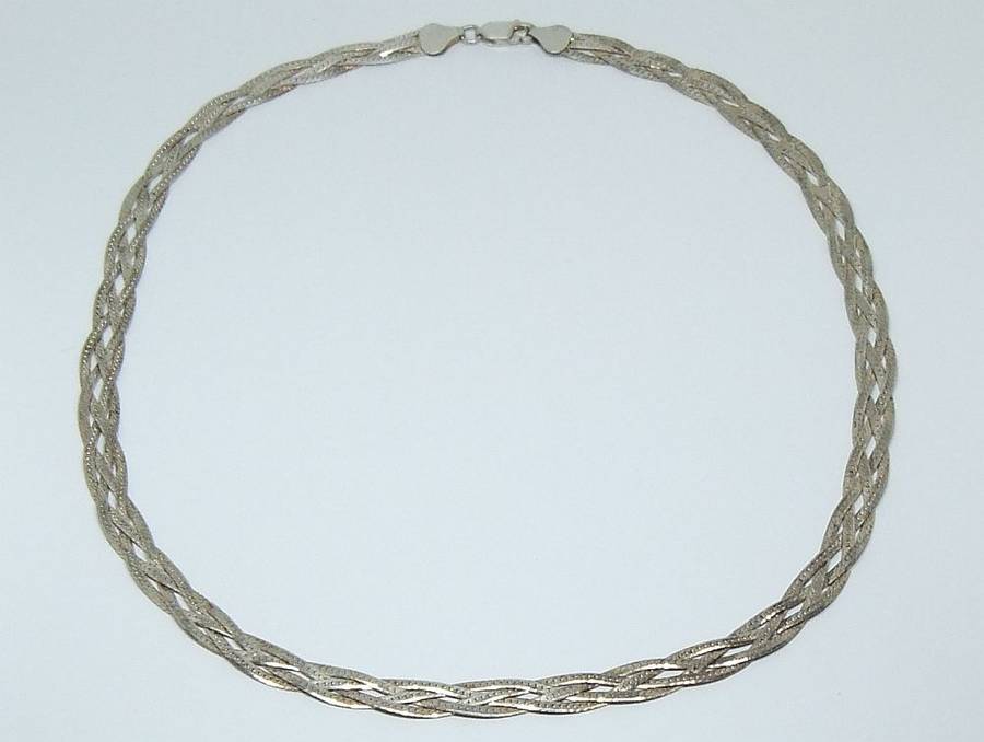 OH WOW !! A SUPERB FOUR STRAND STERLING SILVER NECKLACE IN EXCELLENT CONDITION !! MUST HAVE !!