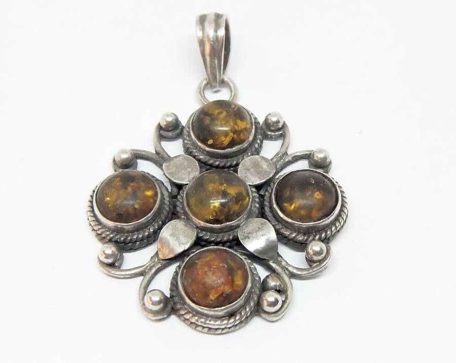 WOW !! A GORGEOUS LARGE VINTAGE STERLING SILVER PENDANT WITH FOUR CABOCHON AMBER INSETS !!
