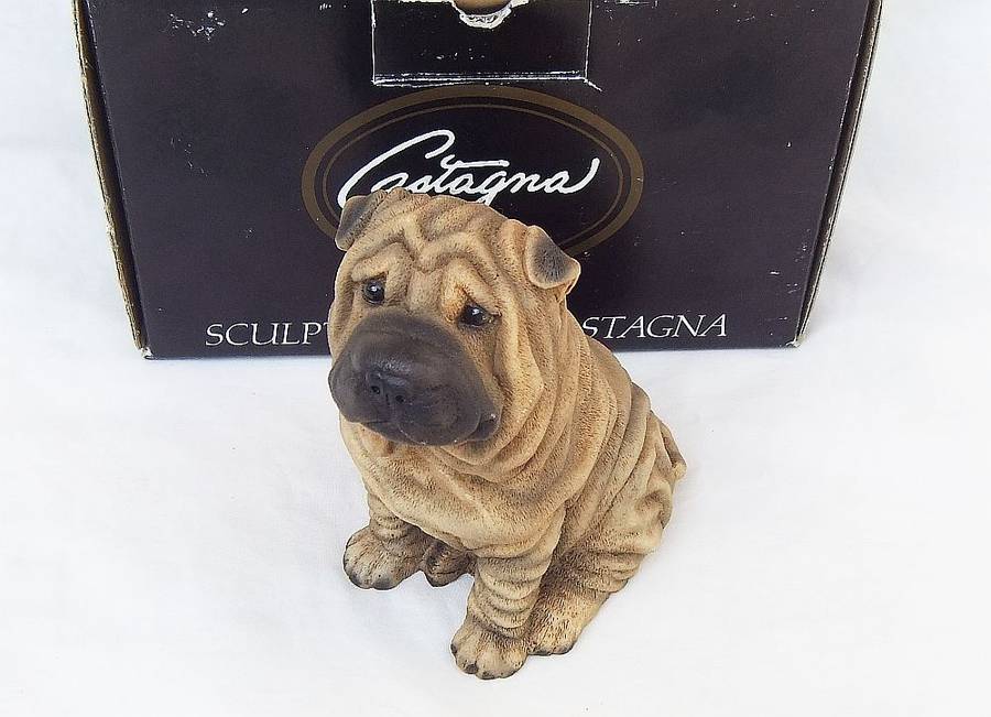 AN ADORABLE DETAILED VINTAGE SHAR-PEI FIGURINE BY CASTAGNA OF ITALY WITH ORIGINAL BOX DATED 1988