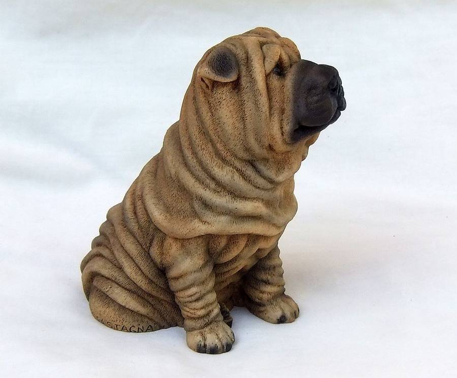 AN ADORABLE DETAILED VINTAGE SHAR-PEI FIGURINE BY CASTAGNA OF ITALY WITH ORIGINAL BOX DATED 1988