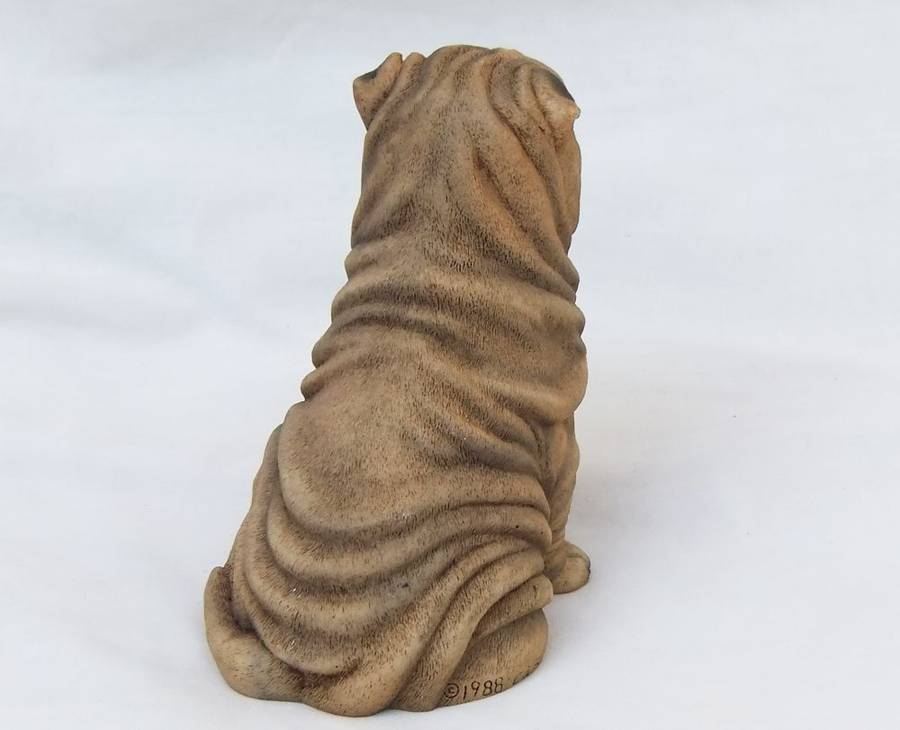 AN ADORABLE DETAILED VINTAGE SHAR-PEI FIGURINE BY CASTAGNA OF ITALY WITH ORIGINAL BOX DATED 1988