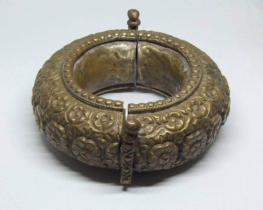A RARER HIGHLY DETAILED ANTIQUE 1800`S NORTH AFRICAN SLAVE BANGLE AKA TRIBAL CURRENCY !! MUST SEE !!