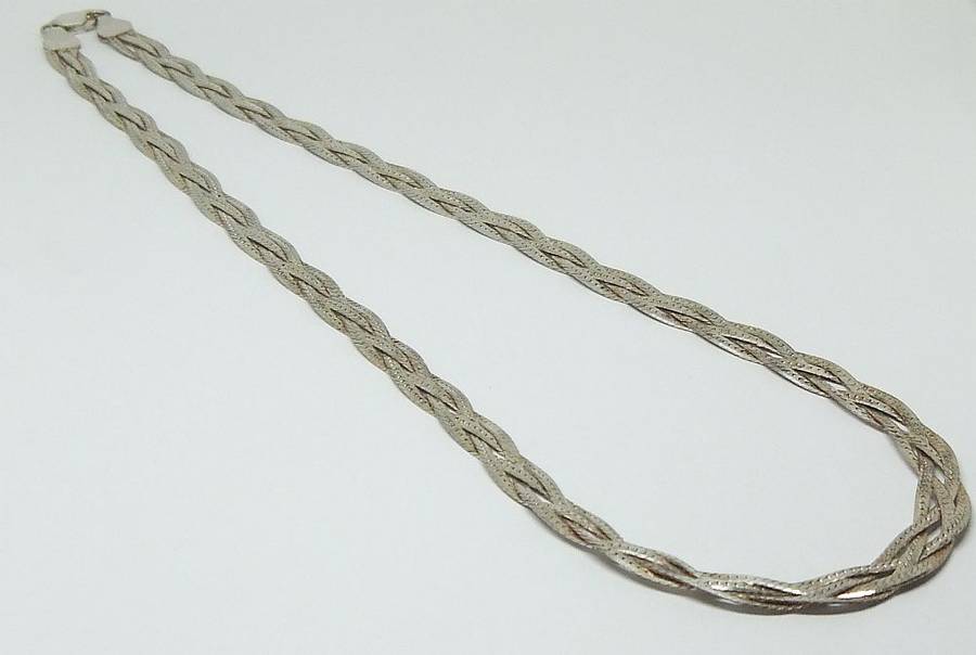 OH WOW !! A SUPERB FOUR STRAND STERLING SILVER NECKLACE IN EXCELLENT CONDITION !! MUST HAVE !!