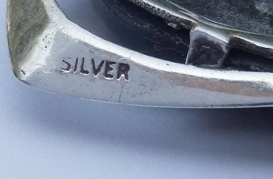 WOW !! A BEAUTIFUL VINTAGE 1970`S SOLID SILVER BROOCH SET WITH A BLUE TIGERS EYE GEMSTONE !!