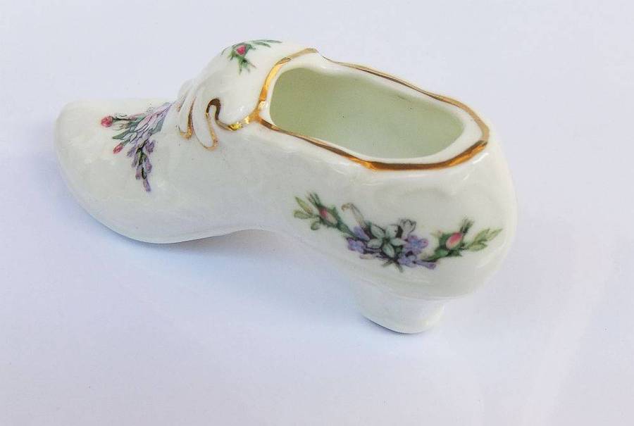 A very charming vintage porcelain trinket holder modelled as a Victorian shoe by Royal Albert