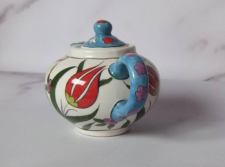 AN ADORABLE VINTAGE HAND MADE & HAND PAINTED MINIATURE POTTERY TEAPOT IN GREAT CONDITION