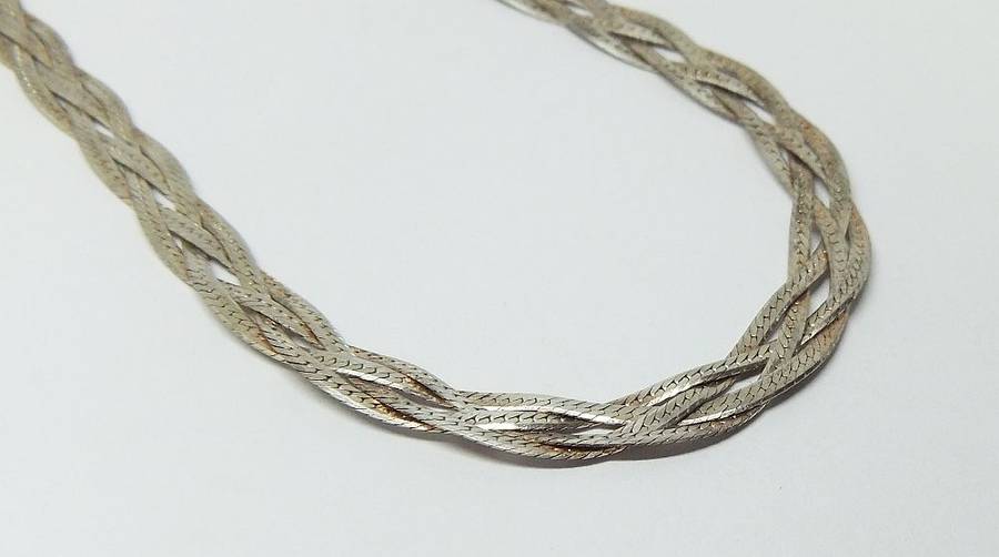 OH WOW !! A SUPERB FOUR STRAND STERLING SILVER NECKLACE IN EXCELLENT CONDITION !! MUST HAVE !!