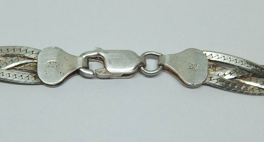 OH WOW !! A SUPERB FOUR STRAND STERLING SILVER NECKLACE IN EXCELLENT CONDITION !! MUST HAVE !!