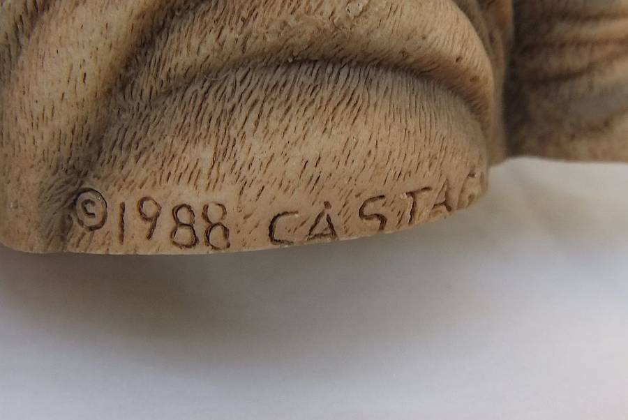 AN ADORABLE DETAILED VINTAGE SHAR-PEI FIGURINE BY CASTAGNA OF ITALY WITH ORIGINAL BOX DATED 1988