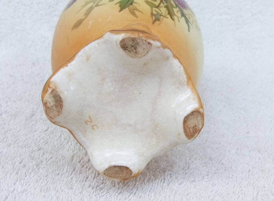 A RARE ANTIQUE VICTORIAN ERA ART NOUVEAU PATTERN EWER FORM BLUSHWARE VASE