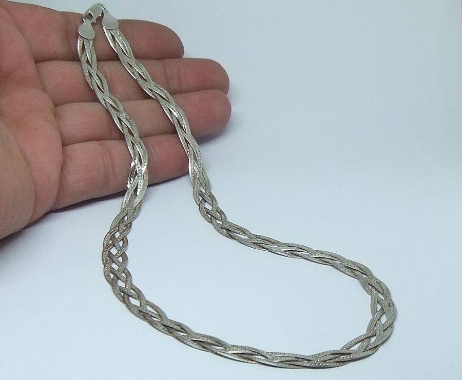 OH WOW !! A SUPERB FOUR STRAND STERLING SILVER NECKLACE IN EXCELLENT CONDITION !! MUST HAVE !!