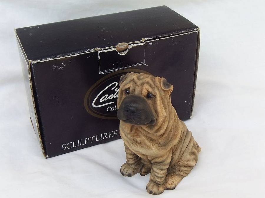 AN ADORABLE DETAILED VINTAGE SHAR-PEI FIGURINE BY CASTAGNA OF ITALY WITH ORIGINAL BOX DATED 1988