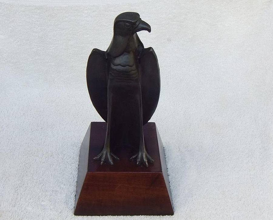 AN INCREDIBLE VINTAGE SOLID BRONZE EAGLE STATUE DESIGNED BY SA ARTIST / SCULPTOR JEAN DOYLE