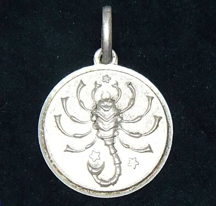 A VINTAGE SOLID STERLING SILVER ""SCORPIO"" STAR SIGN PENDANT - ZODIAC 13