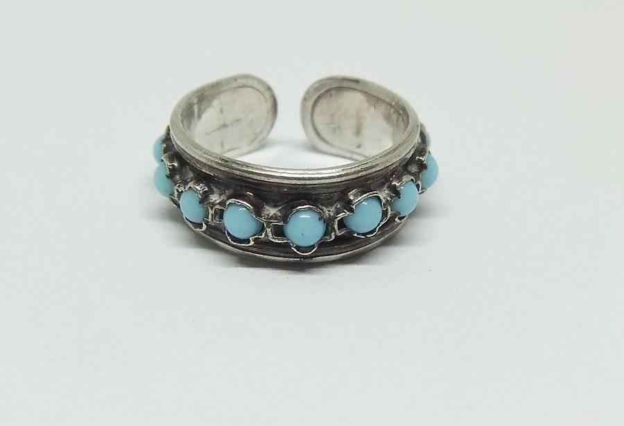AN EYE CATCHING ADJUSTABLE STERLING SILVER RING SET WITH TURQUOISE COLOURED ORBS !!