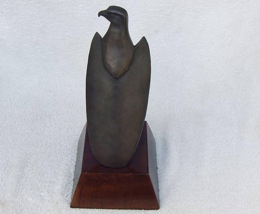 AN INCREDIBLE VINTAGE SOLID BRONZE EAGLE STATUE DESIGNED BY SA ARTIST / SCULPTOR JEAN DOYLE