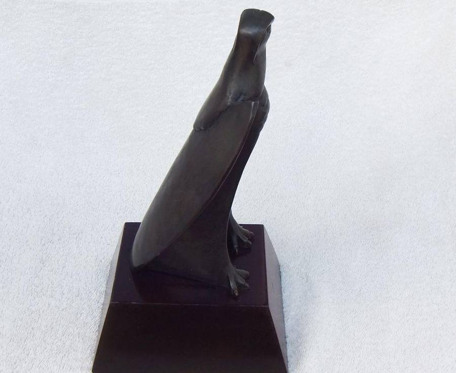 AN INCREDIBLE VINTAGE SOLID BRONZE EAGLE STATUE DESIGNED BY SA ARTIST / SCULPTOR JEAN DOYLE