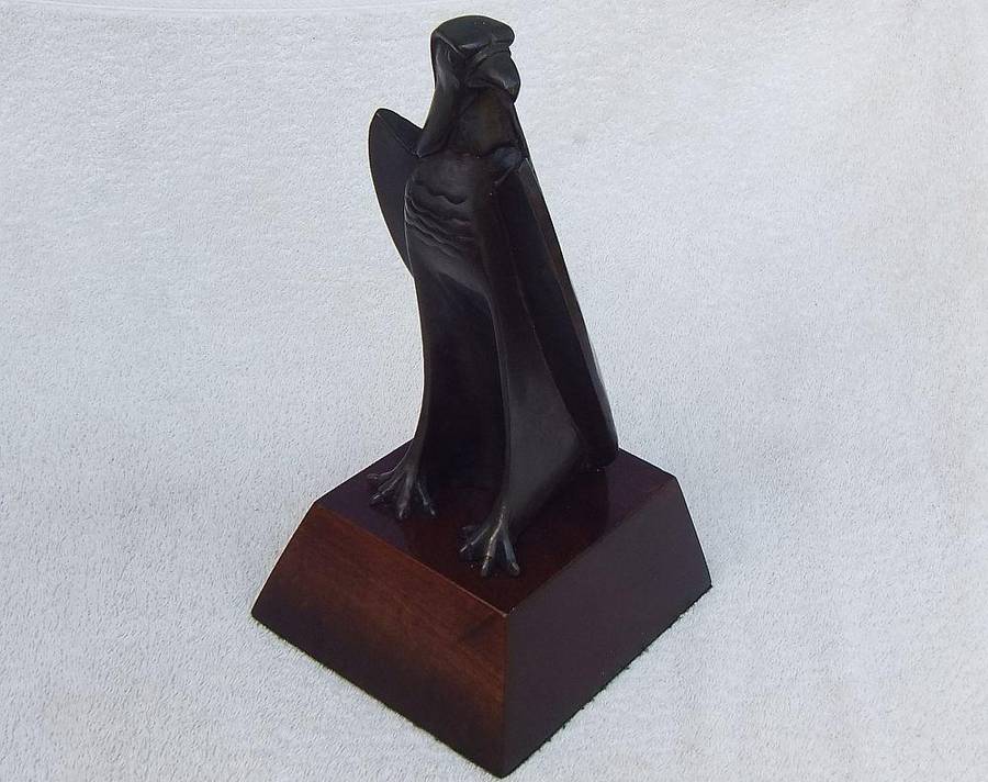 AN INCREDIBLE VINTAGE SOLID BRONZE EAGLE STATUE DESIGNED BY SA ARTIST / SCULPTOR JEAN DOYLE