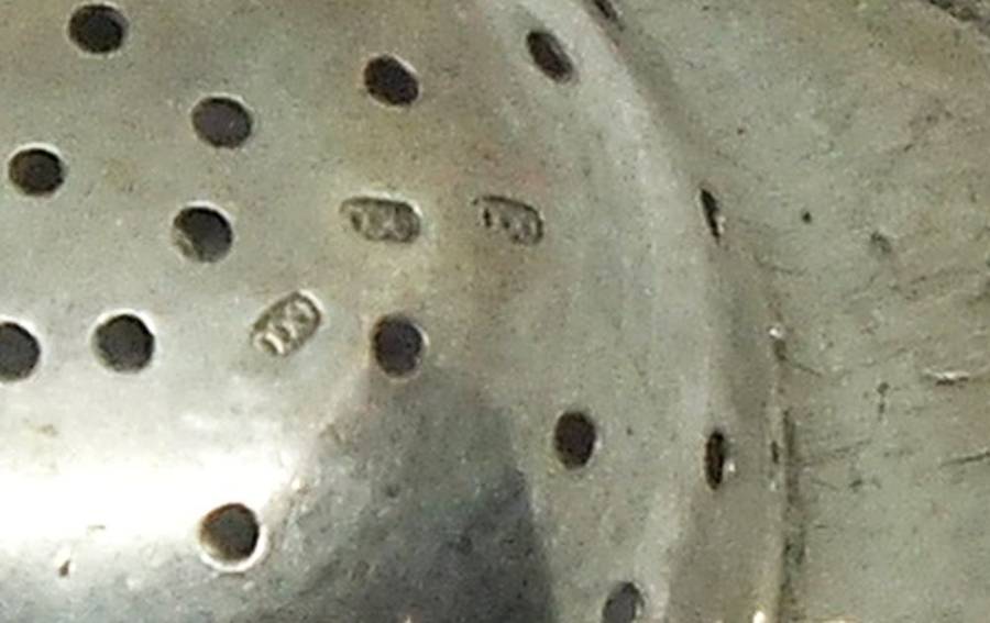 WOW !! A BEAUTIFUL ANTIQUE TEA STRAINER DECORATED WITH CHERUBS STAMPED WITH UNKNOWN MARKINGS