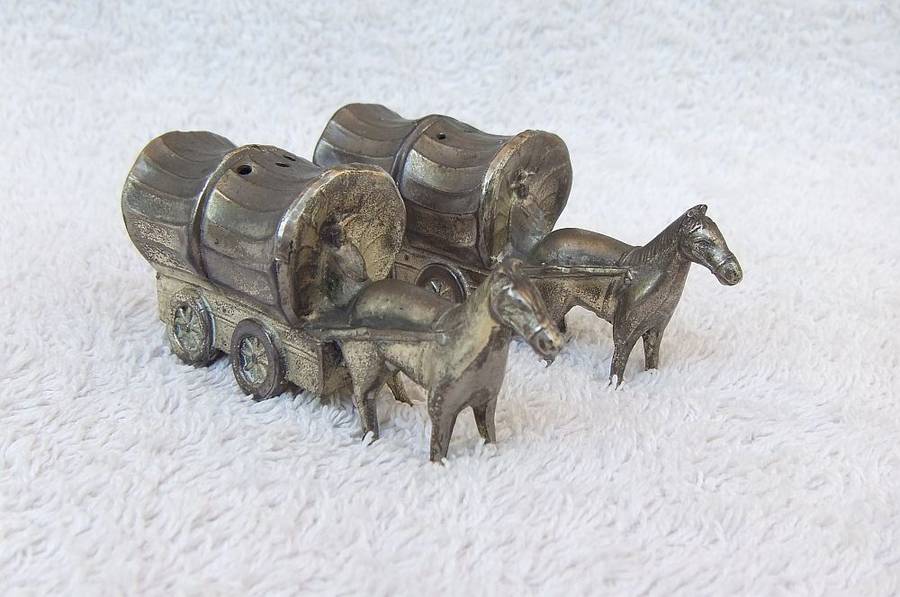 TOO CUTE !! A RARE PAIR OF VINTAGE METAL COWBOY WAGON SALT & PEPPER SHAKERS !! GREAT DETAIL !!