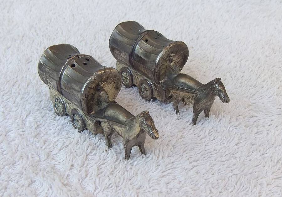 TOO CUTE !! A RARE PAIR OF VINTAGE METAL COWBOY WAGON SALT & PEPPER SHAKERS !! GREAT DETAIL !!