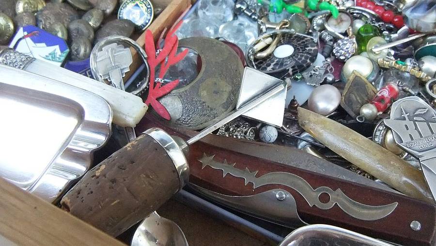 A JOBLOT OF VINTAGE BITS AND BOBS , FOR WEAR AND REPAIR , TO USE AND ABUSE - BID FOR THE LOT !!