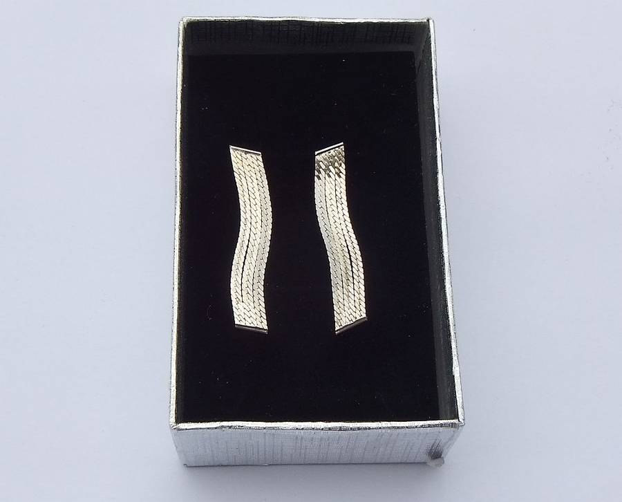 WOW !! LOOK !! A VINTAGE STYLE PAIR OF FANCY STERLING SILVER EARRINGS WITH GIFT BOX !!