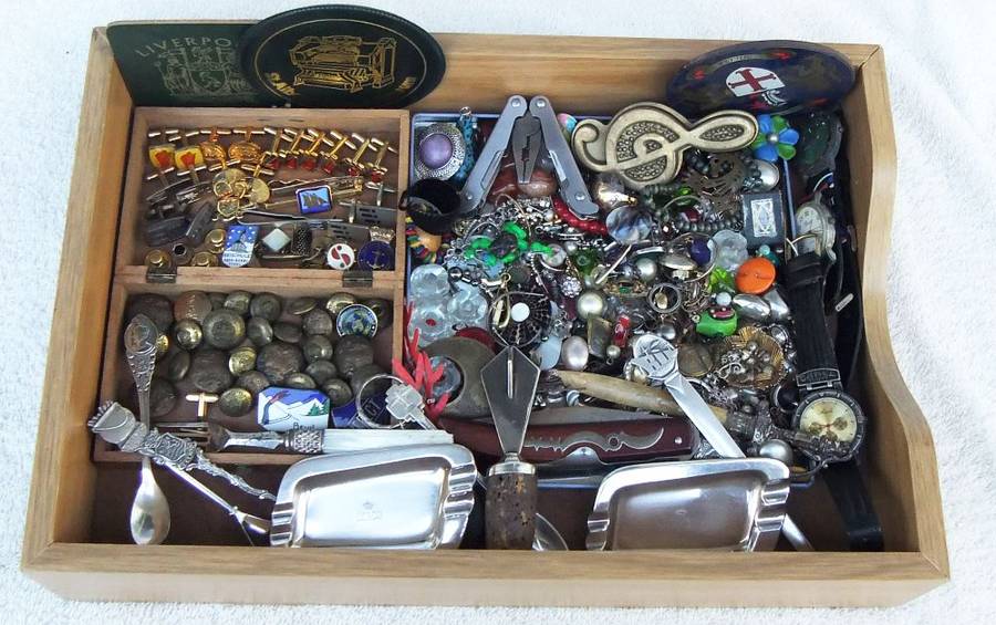 A JOBLOT OF VINTAGE BITS AND BOBS , FOR WEAR AND REPAIR , TO USE AND ABUSE - BID FOR THE LOT !!