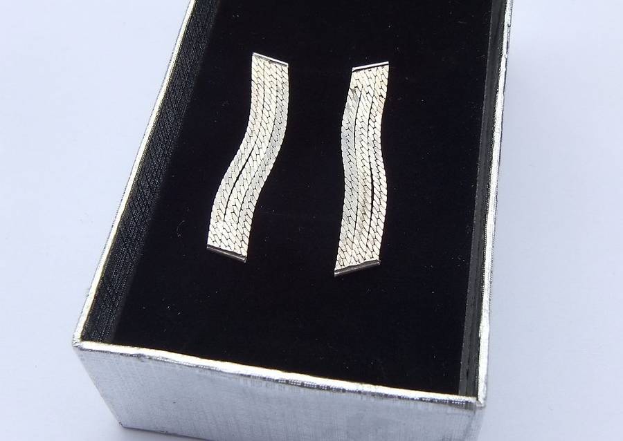 WOW !! LOOK !! A VINTAGE STYLE PAIR OF FANCY STERLING SILVER EARRINGS WITH GIFT BOX !!