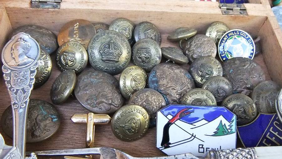 A JOBLOT OF VINTAGE BITS AND BOBS , FOR WEAR AND REPAIR , TO USE AND ABUSE - BID FOR THE LOT !!