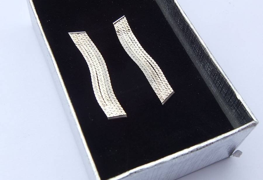 WOW !! LOOK !! A VINTAGE STYLE PAIR OF FANCY STERLING SILVER EARRINGS WITH GIFT BOX !!