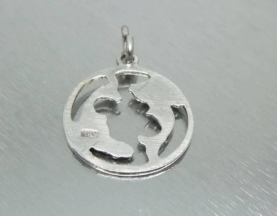 A RARE VINTAGE 1970`S STERLING SILVER "PISCES" ZODIAC SIGN PENDANT - NEVER WORN - FREE COMBINING !!