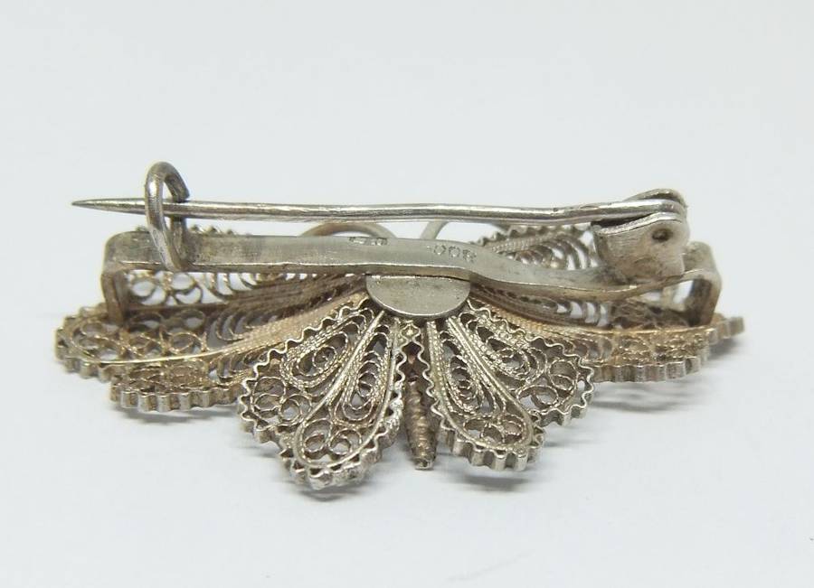 AN INTRICATELY DETAILED OLD "800" SILVER BUTTERFLY BROOCH MADE IN ITALY