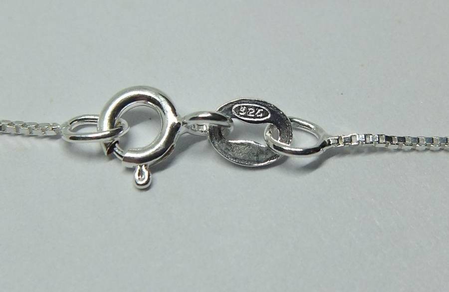 MUST SEE !! A VINTAGE SOLID STERLING SILVER GEMINI PENDANT WITH A 42 CM STERLING SILVER NECKLACE !!
