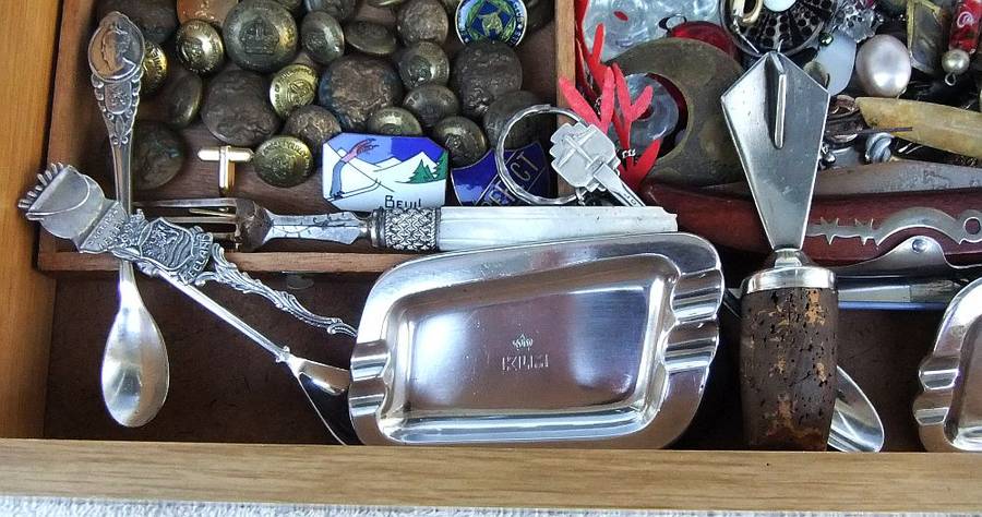 A JOBLOT OF VINTAGE BITS AND BOBS , FOR WEAR AND REPAIR , TO USE AND ABUSE - BID FOR THE LOT !!