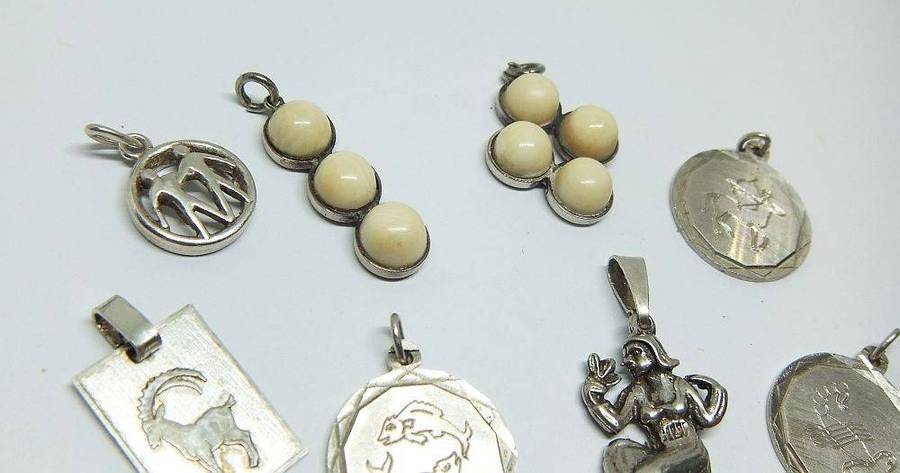A lot of 9 vintage solid silver pendants and one sterling silver island charm