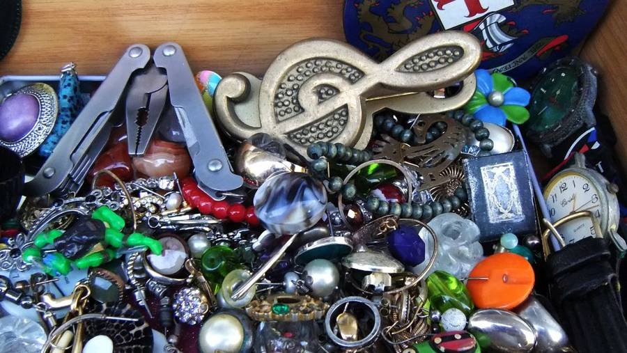 A JOBLOT OF VINTAGE BITS AND BOBS , FOR WEAR AND REPAIR , TO USE AND ABUSE - BID FOR THE LOT !!