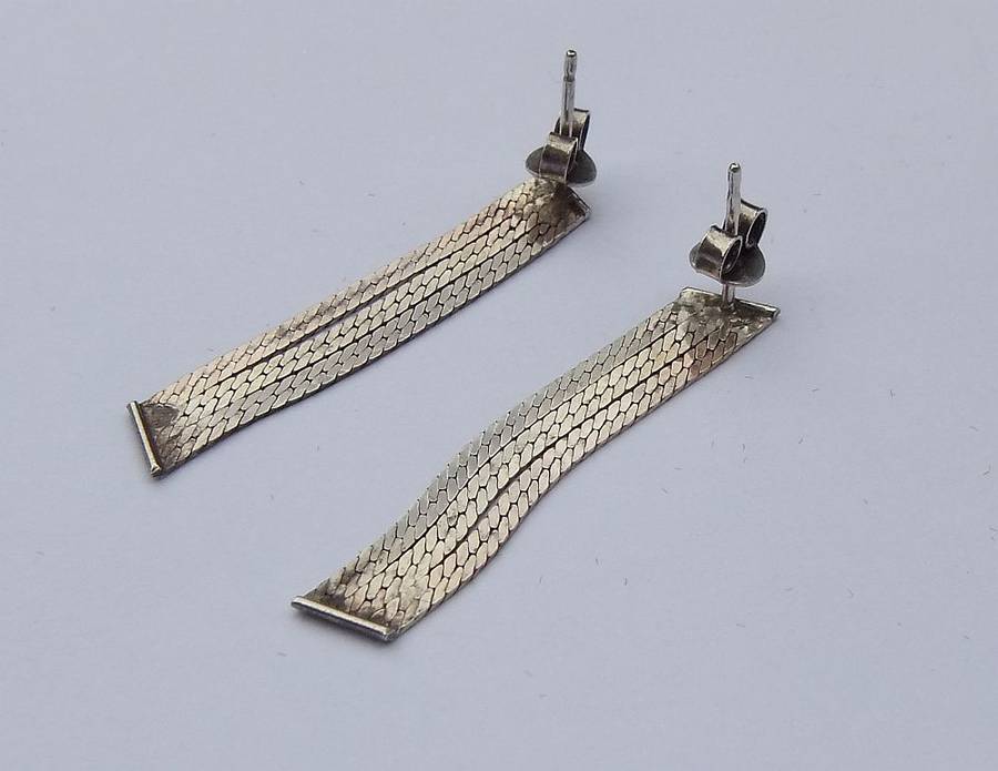 WOW !! LOOK !! A VINTAGE STYLE PAIR OF FANCY STERLING SILVER EARRINGS WITH GIFT BOX !!