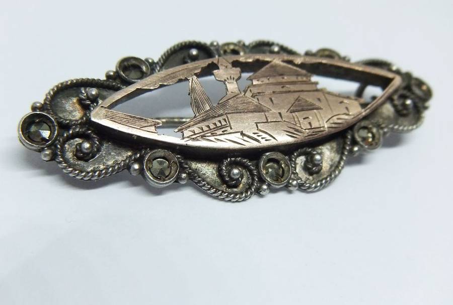 WOW !! AN UNUSUAL ANTIQUE SILVER AND GOLD TONE BROOCH WITH INCISED DECORATION AND MARCASITE !!