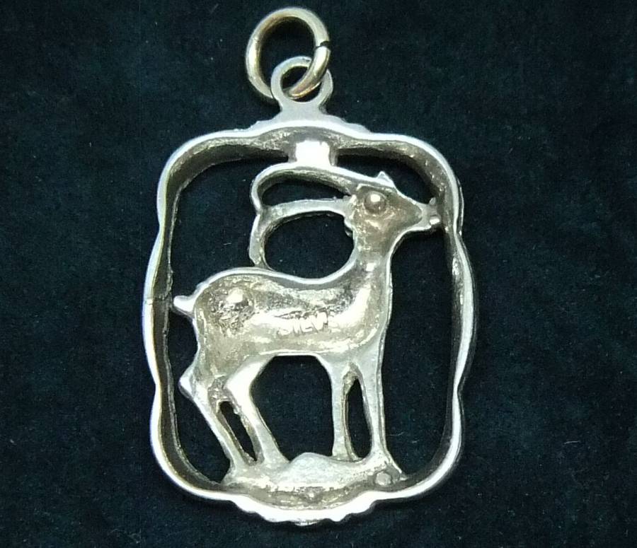 A VINTAGE SOLID STERLING SILVER "" CAPRICORN "" STAR SIGN PENDANT - ZODIAC 16