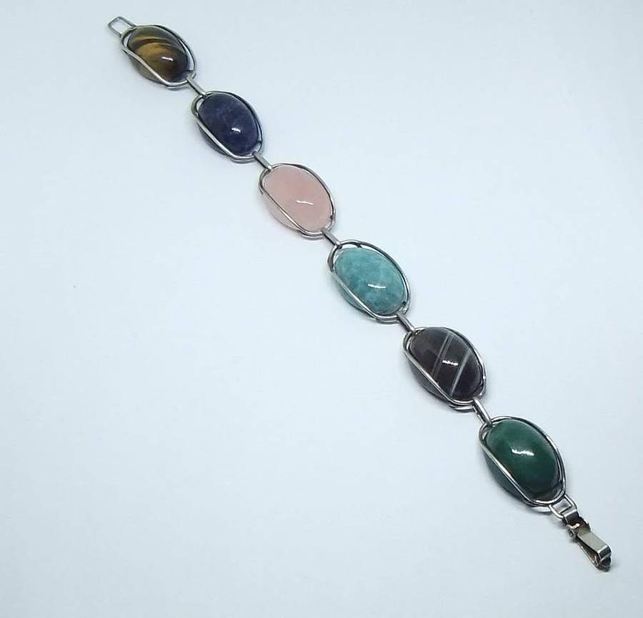 A GORGEOUS VINTAGE STERLING SILVER BRACELET SET WITH VARIOUS CABOCHON GEMSTONES IN GREAT CONDITION