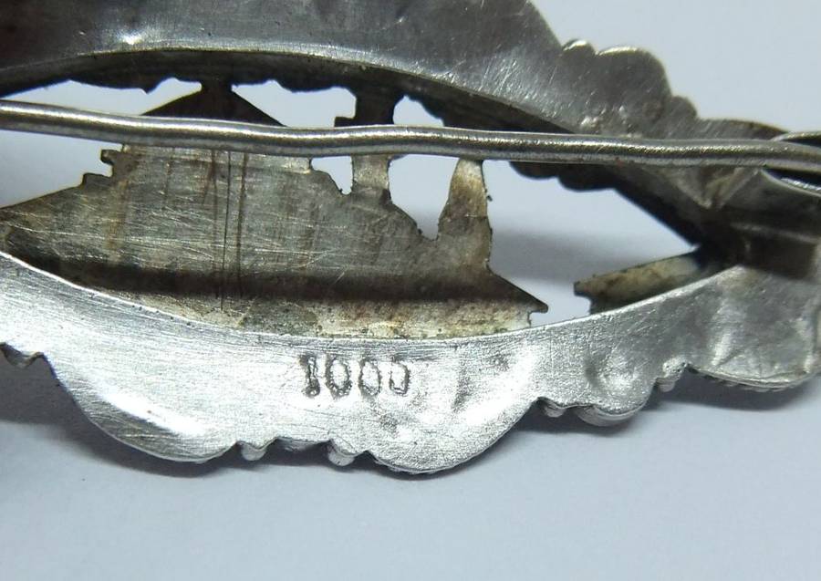 WOW !! AN UNUSUAL ANTIQUE SILVER AND GOLD TONE BROOCH WITH INCISED DECORATION AND MARCASITE !!
